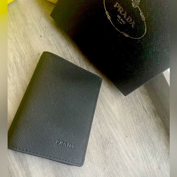 🖤Prada passport holder🖤 - Picture 6 of 12
